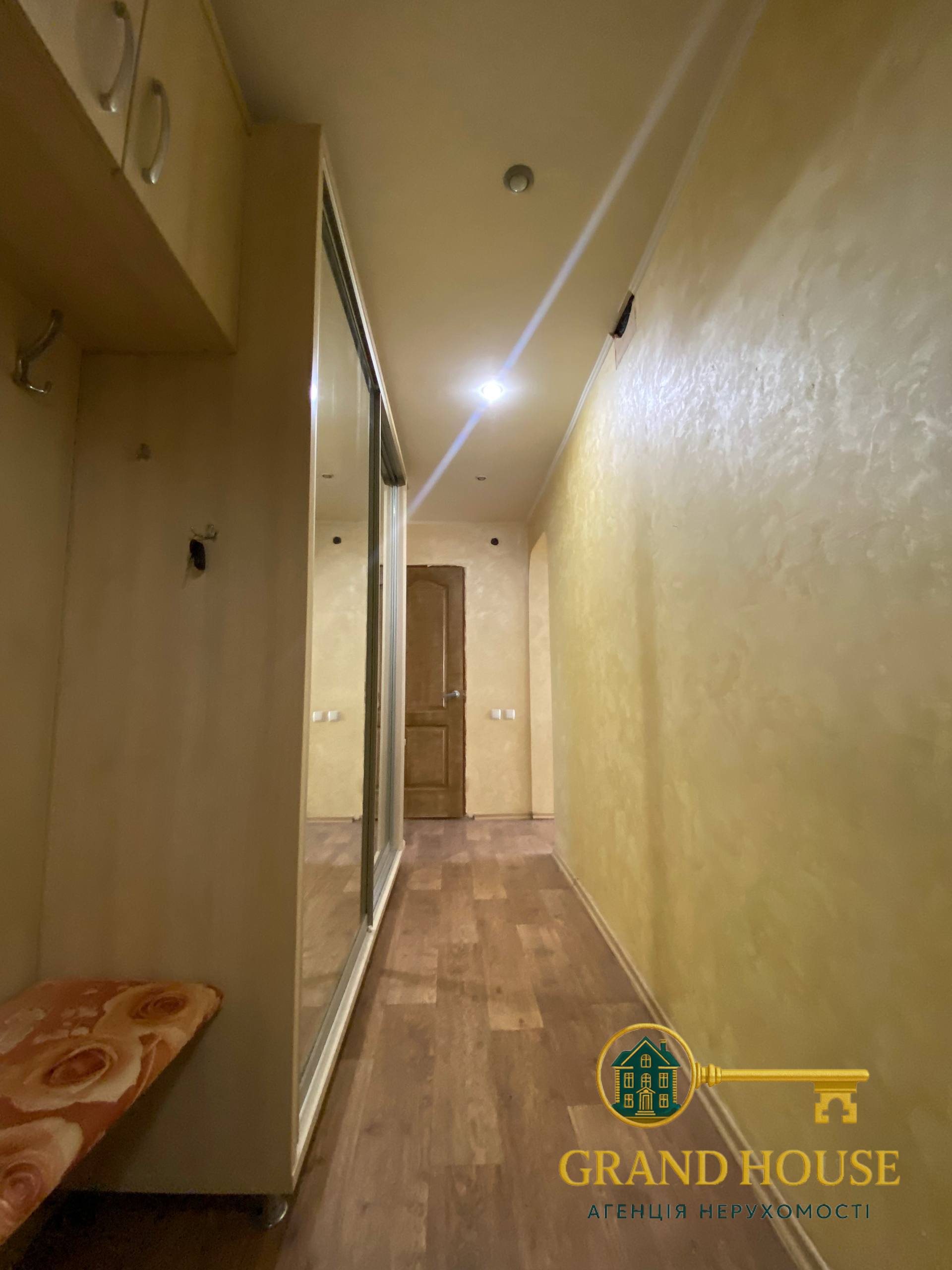 Агенція Нерухомості GrandHouse пропонує: Продаж 1-кімнатної квартири в Кривому Розі на вулиці Віктора Оцерклевича (вул. Курчатова)